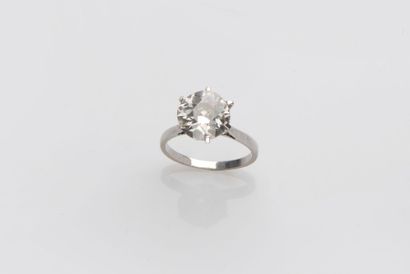 null BAGUE solitaire en or gris (750 millièmes) serti d’un diamant taille ancienne...
