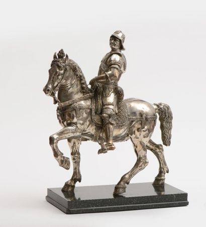 null Importante SCULPTURE en bronze argenté représentant la célèbre statue Condottiere...