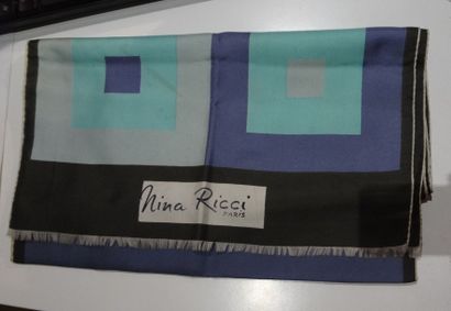 null NINA RICCI - Carré en soie dans le tons de bleu, vert et violet à motifs géométriques...