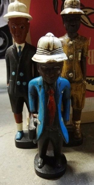 Trois statuettes de colons, travail africain...