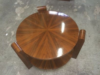 null Table basse ronde tripode en bois de placage, style Art Déco

h 53 diam 80 ...