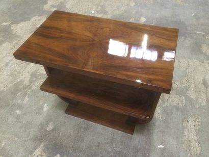 Petite table basse en bois de placage à trois...