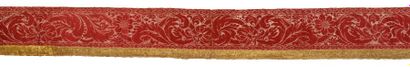 null Bordure en brocatelle rouge et crème effet argent, fin XVII début XVIIIème siècle,...