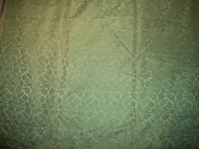 null Paire de rideaux en damas vert, style du début du XVIIème siècle, dense semis...