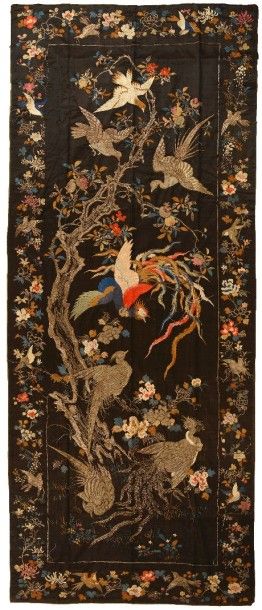null Tenture, Chine du Sud, dynastie Qing, vers 1900, satin noir, décor brodé polychrome...