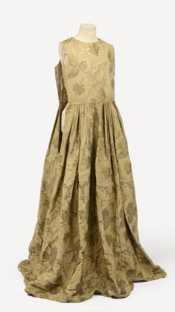 null Curieuse robe, milieu XVIIIème siècle, bustier, plissé à la taille, sans manche,...