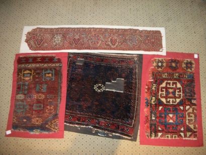 null Quatre fragments de tapis anciens : Bélouchistan, début XIXème siècle, deux...