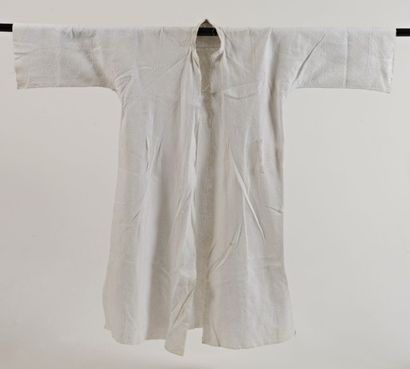 null Kaftan ou manteau en coton blanc boutissé, Provence, XVIIIème siècle pour le...