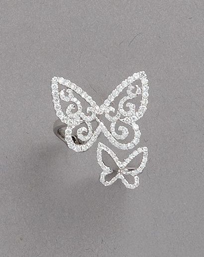 null BAGUE « papillons » ouverte en or gris (750 millièmes) ajouré, serti de diamants...