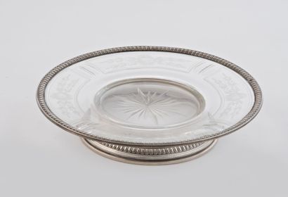 null COUPE plate de présentation en verre taillé et dépoli. Monture en argent (950...