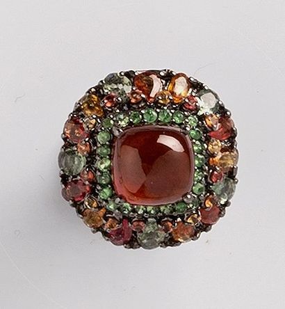 null Importante BAGUE en argent noirci (min. 800 millièmes) serti d’un grenat hessonite...