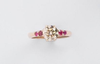 null BAGUE en or rose (750 millièmes) serti d’un diamant taille brillant pesant 1,53...
