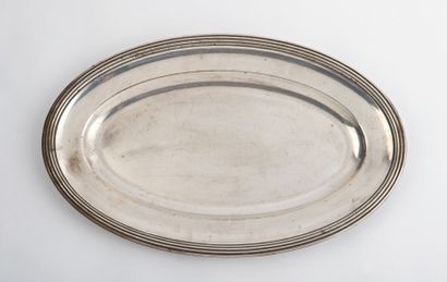 null CHRISTOFLE - Deux PLATS ovales en métal argenté, à filets, feuilles et gravure....