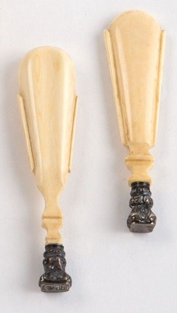 null Deux cachets en ivoire dont un vierge

XIXe siècle