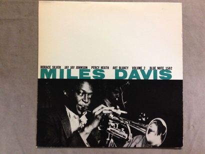 null LOT de 2 disques 25 cm et 3 disques 33 T de Miles Davis : 25cm Miles Davis -...