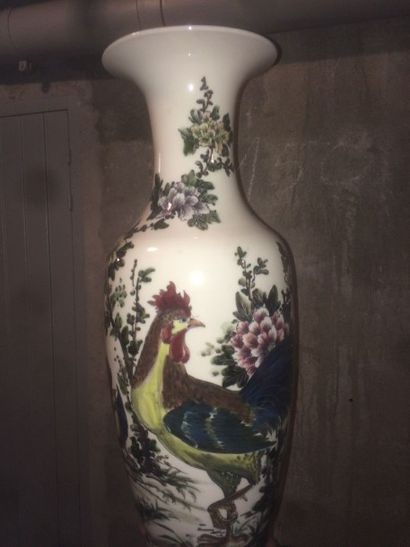 null Vase en porcelaine à décor de coq