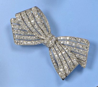 null Belle broche en platine (950 millèmes) et or gris 18 k (750 millièmes). Elle...