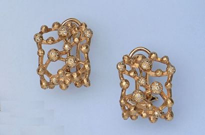 null Paire de boucles d'oreilles en or rose 18k (750 millièmes). Chaque boucle à...