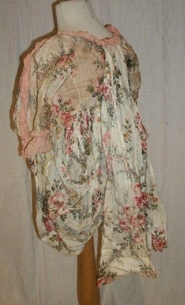 null Manteau de robe de petite fille, style du XVIIIème siècle, à plis Watteau dans...