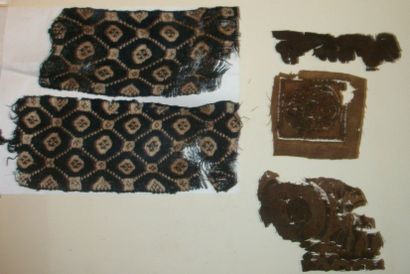 null Fragments de tapisserie copte, Égypte, VIème et XIIème siècle.

	4 pièces