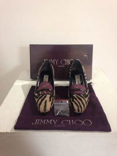 null JIMMY CHOO LONDON, paire d'escarpins, kitten heel, motif de zébrures noires...