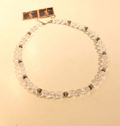 null Yves SAINT LAURENT - Collier fantaisie en perles de résine tranparente et perles...