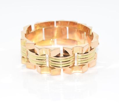 null Bracelet Tank à maillons géométriques en or jaune et or rose, vers 1940

18...