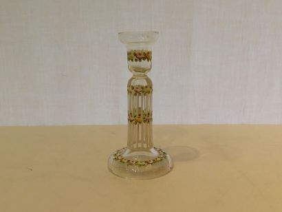null Bougeoir en verre émaillé à décor de fleurettes, vers 1920

H. : 18 cm