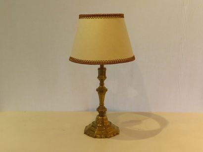 null Bougeoir en bronze

H. : 21 cm (monté en lampe)