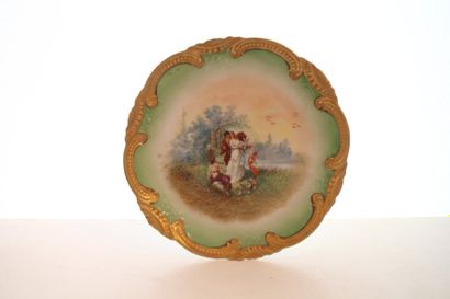 null Assiette en porcelaine à décors romantique, XXe siècle

Diam. : 27 cm