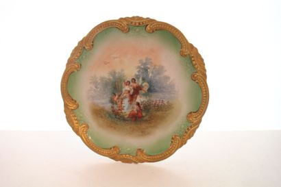 null Assiette en porcelaine à décors romantique, XXe siècle

Diam. : 27 cm