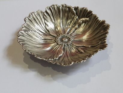 null BUCCELLATI - COUPELLE « marguerite » en argent (925 millièmes) ciselé, signée...