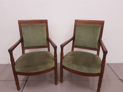 null Paire de fauteuils en bois naturel, assises en velours vert. Style Directoi...