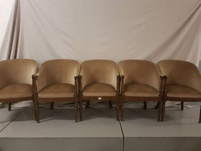 null Cinq fauteuils (même modèle lot précédent), en bois naturel, assise en velour...