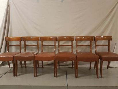 null Six chaises à dossier barrette, assise façon cuir bordeaux