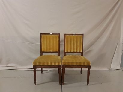 null Paire de chaises en bois naturel, assises en velours jaune à rayures