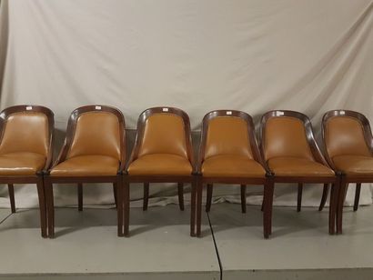null Six chaises gondoles, assises en cuir couleur fauve