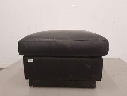 null MOBILIER INTERNATIONAL Canapé en cuir noir. H : 75cm - L : 188cm - P : 94cm....