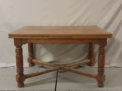 null Table à l'italienne en chêne. H : 76cm - L : 130cm - P : 100cm