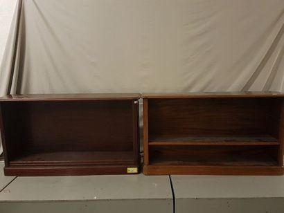 null Deux petits meubles de rangement en bois naturel. H : 78 cm - L : 137 cm - P...