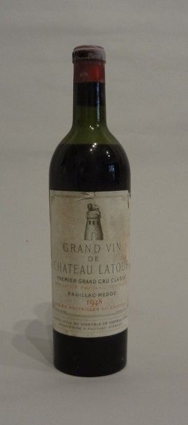 null 2 Bouteilles - Château Latour, 1948, 1er GCC de Pauillac (2 étiquettes déchirées...