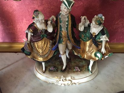 null CAPO DI MONTE - Groupe en porcelaine polychrome, "Danse", style du XVIIIe siècle,...