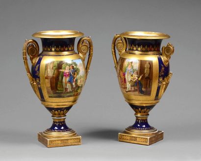 null PAIRE DE VASES en porcelaine à décor de scènes romantiques, XIXe siècle, H.:...