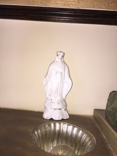 null statuette en porcelaine blanche, "Vierge couronnée", fin XIXe siècle, traces...