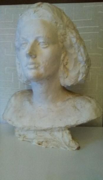 null Serge BLOCH (Né en 1945) -
"Buste de jeune femme"
Plâtre original
H. : 50 cm
Diplômé...