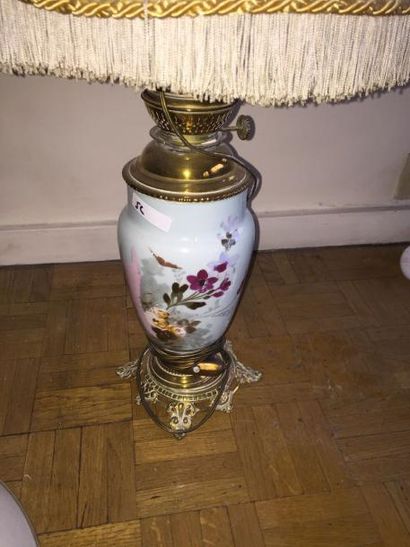 null Lampe à pétrole en porcelaine à décor de fleurs