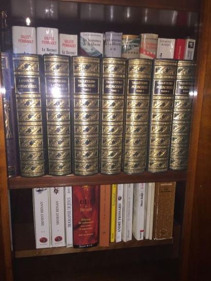 null lot de livres reliés dont Encyclopedia Universalis, Hemingway (cartonnage Bonnet)...
