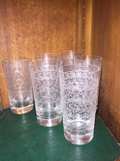 null BACCARAT - Six verres droits en cristal gravé
