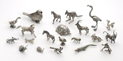 null 272. LOT de vingt miniatures animalières en argent (min. 800 millièmes), comprenant :...