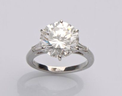  BAGUE solitaire en platine (950 millièmes) sertie d'un diamant de taille brillant...